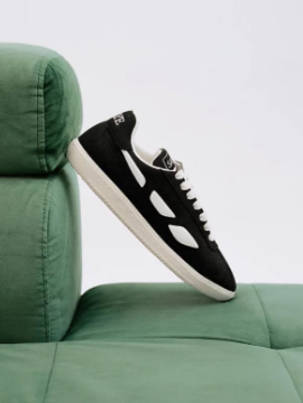 Saye Modelo '70 Vegan Black Low Top Sneakers